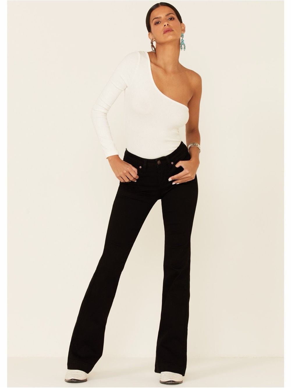 Shyanne Women's Seamed Pockets Mid Rise Bootcut Jeans